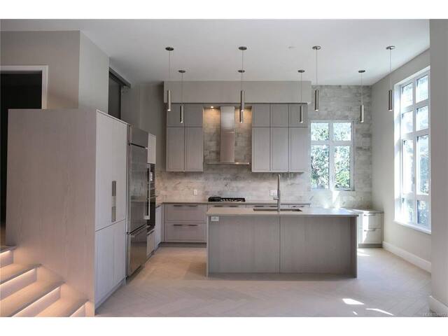 MLS® 1046973 MLS® 1046973